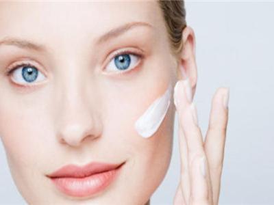 臉上護(hù)膚兩大必備品，隔離霜和防曬霜的區(qū)別所在