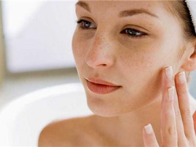 為什么網(wǎng)紅美女拍照自帶濾鏡 學(xué)會三招護膚技巧讓肌膚白里透紅