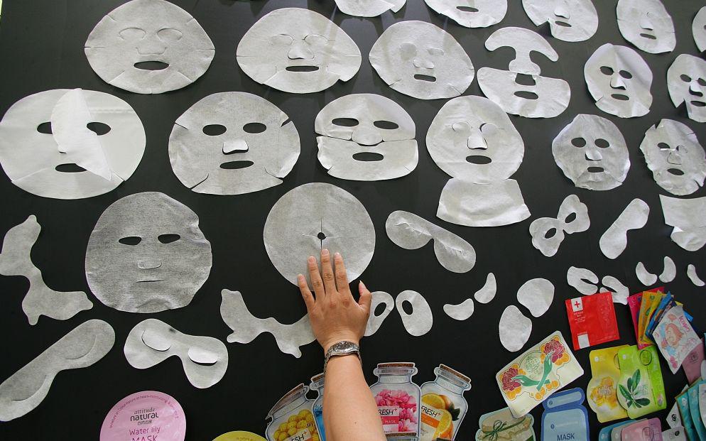 冰敷面膜致面癱?夏季護膚前先了解這些-易網健康<a href=http://m.henggaotouzi.com/jkys/ target=_blank class=infotextkey>養生</a>網 冰敷面膜致面癱?夏季護膚前先了解這些