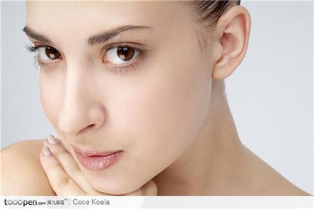 化妝新手必備的化妝品，每日護(hù)膚有小技巧