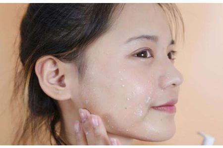 女生溫和不傷肌膚的去角質正確方法，美白的第一步
