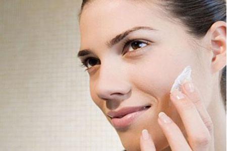 女生溫和不傷肌膚的去角質正確方法，美白的第一步