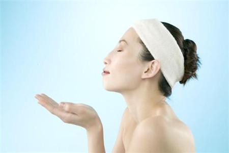 白醋可以用來洗臉護膚嗎？很多人都不知道如何正確使用它的小妙招