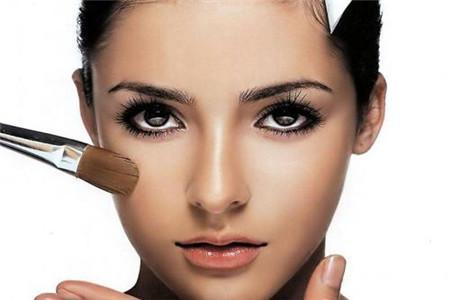 愛(ài)美女人夜間護(hù)理，夜霜和面膜的使用技巧