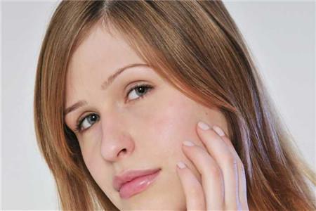 臉部長痘在敏感地方到底是什么原因 精確除痘妙招有哪些