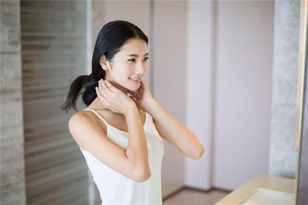 睡前給肌膚保濕護理的機會，夜間護膚步驟關鍵性強