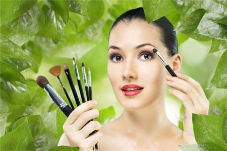 緩解肌膚出油難題，還你干凈嫩白皮膚