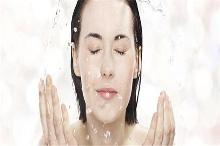 如何改善敏感肌成女性關注的要點?應該如何避免,記住這3點-易網健康<a href=http://m.henggaotouzi.com/jkys/ target=_blank class=infotextkey>養生</a>網 如何改善敏感肌成女性關注的要點?應該如何避免,記住這3點