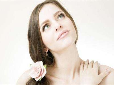 怎么美白皮膚最有效？它可以改善膚色不均并提亮膚色