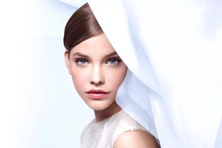 夏季護(hù)膚避開三個(gè)誤區(qū)，讓女生肌膚白皙更水潤(rùn)