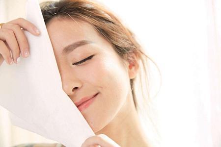 改善油性肌膚的方法，夏日女性怎么保持清爽妝感
