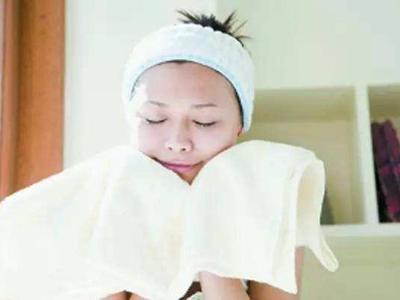 改善油性肌膚的方法，夏日女性怎么保持清爽妝感