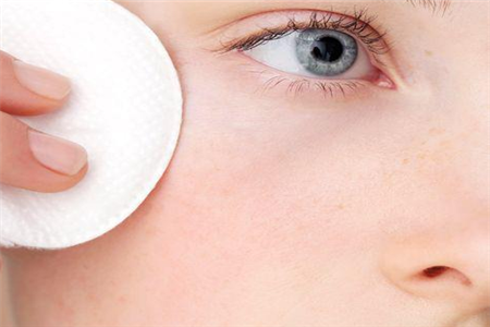 夏天護膚方式常犯錯誤，女性最需關注的肌膚保養兩大誤區