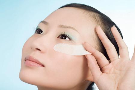 祛斑產(chǎn)品哪款最有效果，亮白無暇帶來肌膚年輕感