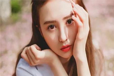 抬頭紋顯老把你顏值拉低，五個(gè)有效改善抬頭紋的方法