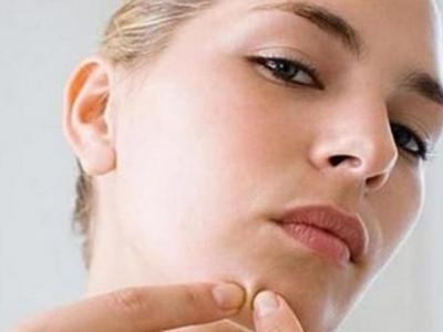 皮膚下巴長痘是激素失調,女性調理月經的四個方法