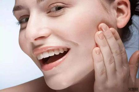 長痘痘的女生如何刷酸，油皮改善膚質(zhì)的注意事項(xiàng)