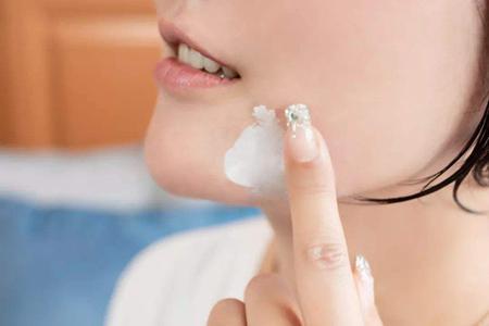 長痘痘的女生如何刷酸，油皮改善膚質(zhì)的注意事項(xiàng)