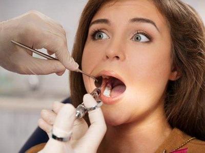 小蘇打能夠美白牙齒嗎，女性牙齒亮白的正確打開方式