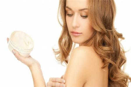 出汗多容易長(zhǎng)痘痘,找準(zhǔn)三個(gè)原因護(hù)理肌膚不再怕-易網(wǎng)健康養(yǎng)生網(wǎng) 出汗多容易長(zhǎng)痘痘,找準(zhǔn)三個(gè)原因護(hù)理肌膚不再怕