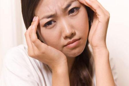 女性早上眼睛腫了是什么原因，快速消腫的四個方法