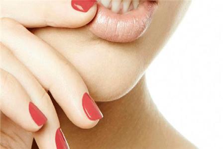 嘴唇干燥怎么辦，這兩種方法解決干皮嘴唇煩惱