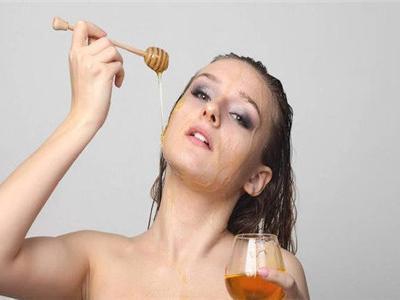 色斑形成的原因，三個(gè)怎么淡化去除色斑的方法