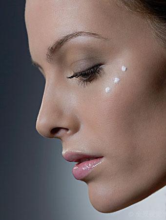 眼周出現細紋怎么辦？4種方式可幫你淡化