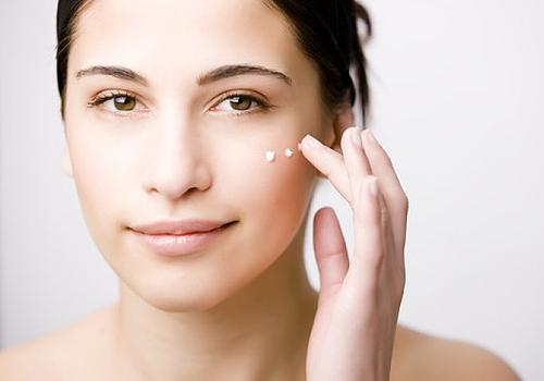 導致眼部衰老的4個習慣 你還在犯嗎？