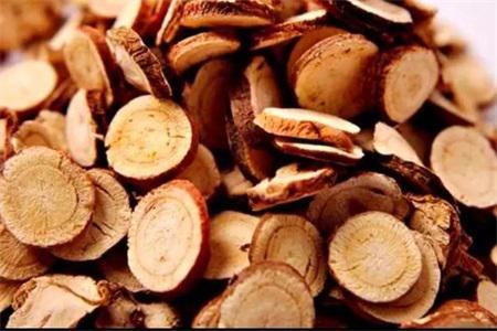 甘草的功效與作用,甘草對女性的價值可美白還能抗衰老-易網<a href=http://m.henggaotouzi.com/ target=_blank class=infotextkey>健康養生</a>網 甘草的功效與作用,甘草對女性的價值可美白還能抗衰老