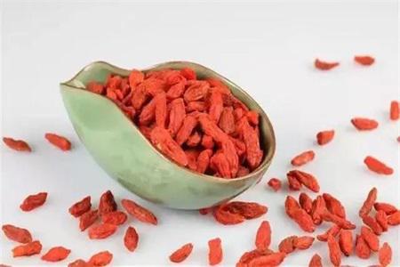 枸杞的功效與作用，女人一天一杯枸杞水好處多多