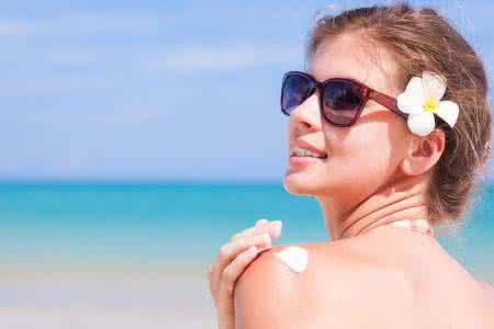 夏天曬黑怎么變白？小編分享二種有效方法