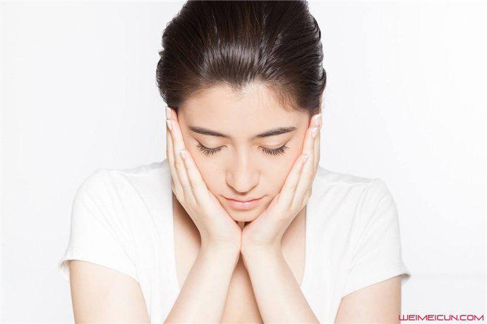 怎么瘦臉最快小竅門 這一招get起來簡單有效又自然-易網<a href=http://m.henggaotouzi.com/ target=_blank class=infotextkey>健康養生</a>網 怎么瘦臉最快小竅門 這一招get起來簡單有效又自然