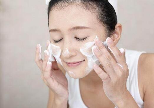 冬季用溫水洗臉好嗎 冬季洗臉要注意什么