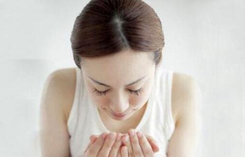 冬季用溫水洗臉好嗎 冬季洗臉要注意什么