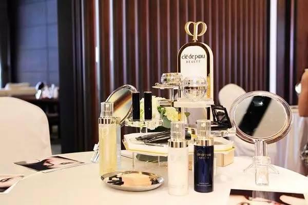 油皮用香奈兒還是cpb洗面奶?香奈兒洗面奶好用嗎?-易網(wǎng)健康<a href=http://m.henggaotouzi.com/jkys/ target=_blank class=infotextkey>養(yǎng)生</a>網(wǎng) 油皮用香奈兒還是cpb洗面奶?香奈兒洗面奶好用嗎?