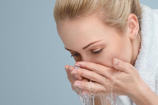 卸妝乳可以當洗面奶用嗎 卸妝乳洗面奶的使用順序