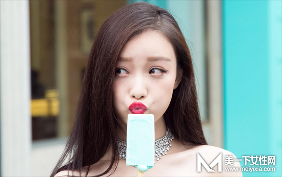 面膜上面的塑料紙的作用 面膜的正確使用方法是什么