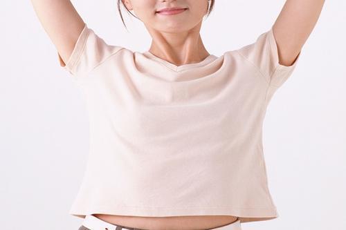 腋下脫毛會引起狐臭嗎?如何治療狐臭?