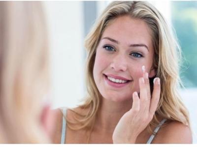 護膚品的正確使用順序,女生日常護膚最后一步經常忘