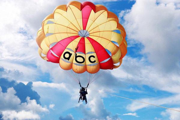 防曬噴霧可以噴臉嗎?防曬噴霧使用注意事項-易網健康<a href=http://m.henggaotouzi.com/jkys/ target=_blank class=infotextkey>養生</a>網 防曬噴霧可以噴臉嗎?防曬噴霧使用注意事項