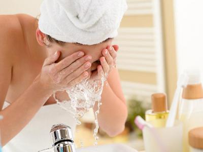 卸妝后如何護膚 卸妝后應(yīng)該如何保養(yǎng)皮膚