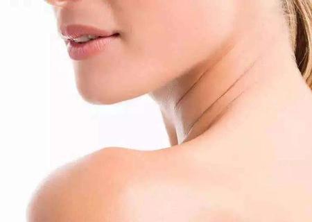 頸紋是怎么形成的？對抗頸紋應該這樣做