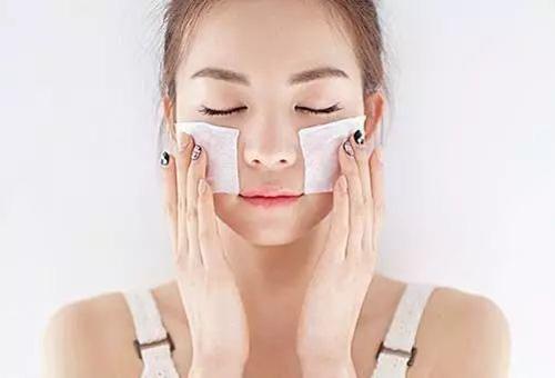 睡前怎么護膚好? 千萬不要犯這幾個錯誤-易網健康<a href=http://m.henggaotouzi.com/jkys/ target=_blank class=infotextkey>養生</a>網 睡前怎么護膚好? 千萬不要犯這幾個錯誤