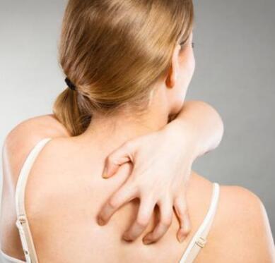 冬季濕疹反復發作怎么辦? 做到這6點遠離濕疹-易網健康<a href=http://m.henggaotouzi.com/jkys/ target=_blank class=infotextkey>養生</a>網 冬季濕疹反復發作怎么辦? 做到這6點遠離濕疹