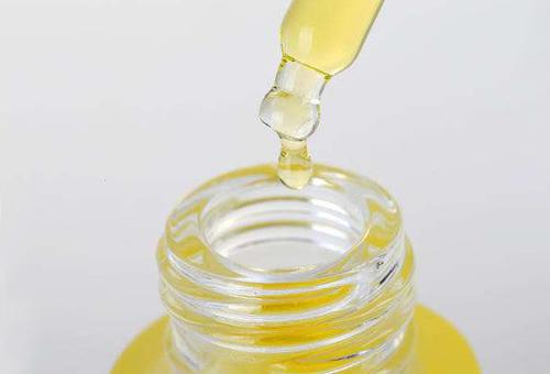 精華油的使用方法 護膚時加點它效果簡直不要太好