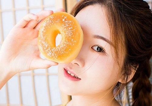 看起來比同齡人還顯老?女人如何對抗早衰-易網<a href=http://m.henggaotouzi.com/ target=_blank class=infotextkey>健康養生</a>網 看起來比同齡人還顯老?女人如何對抗早衰