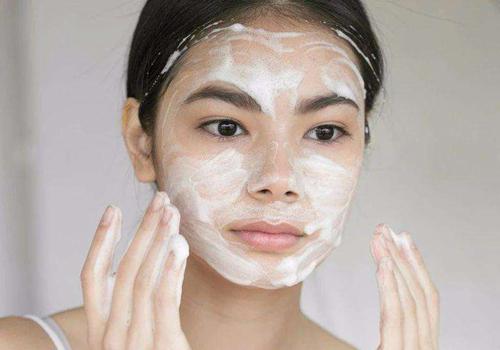 冷水洗臉毛孔會變小嗎 冷水洗臉要注意什么