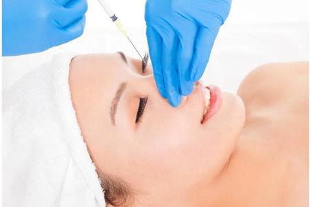 玻尿酸護(hù)膚的作用和危害,女性打玻尿酸三年后臉僵-易網(wǎng)<a href=http://m.henggaotouzi.com/ target=_blank class=infotextkey>健康養(yǎng)生</a>網(wǎng) 玻尿酸護(hù)膚的作用和危害,女性打玻尿酸三年后臉僵