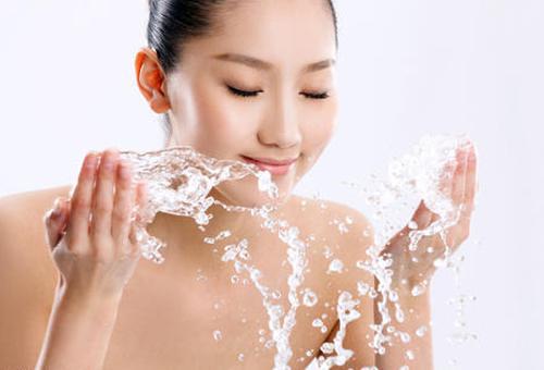 掌握正確洗臉方式 改善粗糙膚質